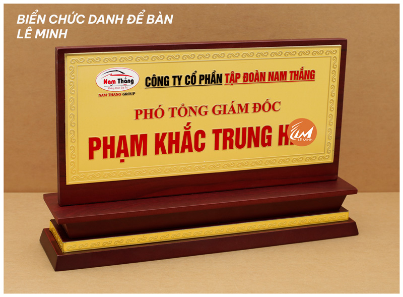 bảng tên chức danh để bàn