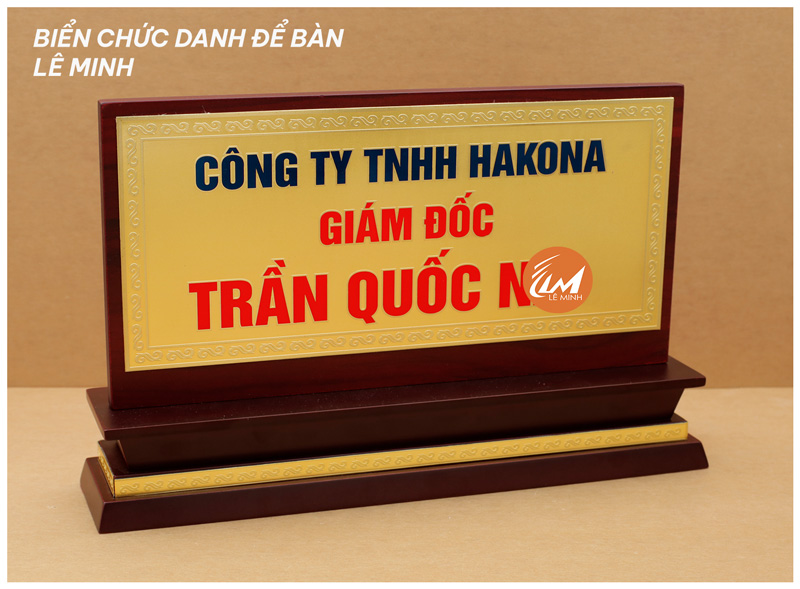 làm bảng chức danh gỗ đồng