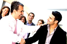 LÀM THẾ NÀO ĐỂ TẠO ĐỘNG LỰC CHO NHÂN VIÊN TRONG QUÁ TRÌNH LÀM VIỆC 