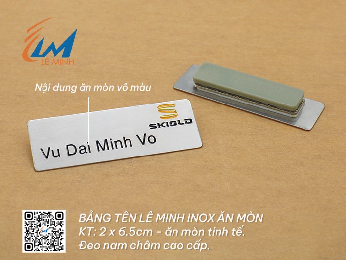 LÀM BẢNG TÊN ĐEO ÁO BẰNG INOX ĂN MÒN, KHẮC LASER