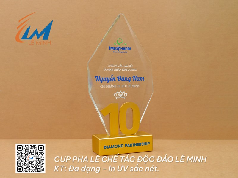 Cúp pha lê chế tác độc đáo