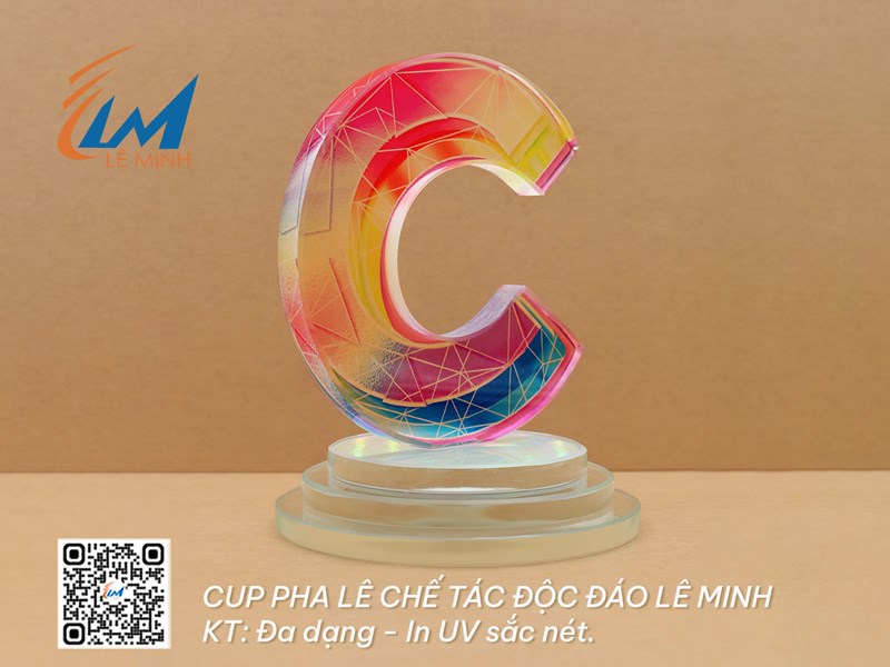 Cúp pha lê chế tác độc đáo