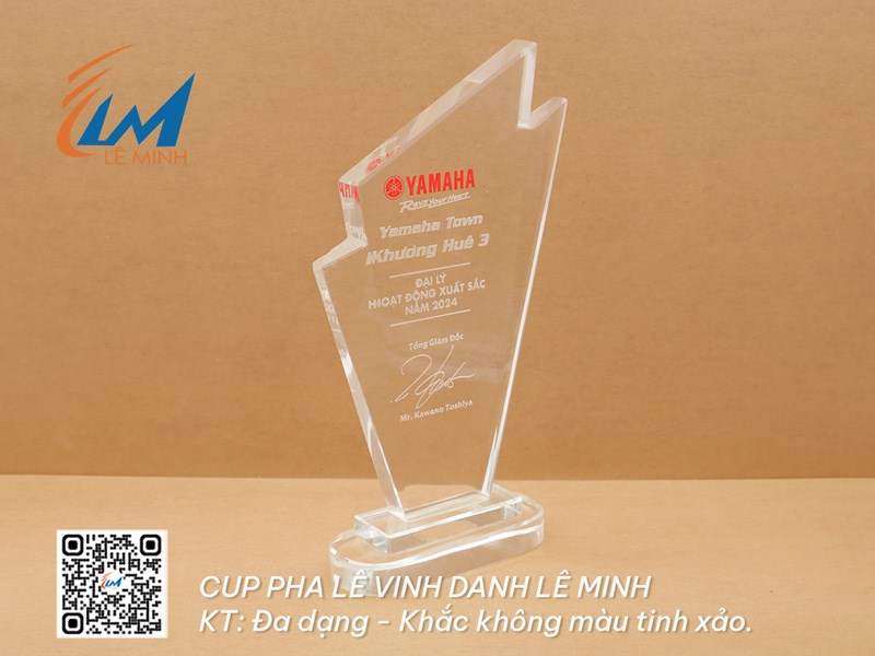 Cúp pha lê vinh danh 